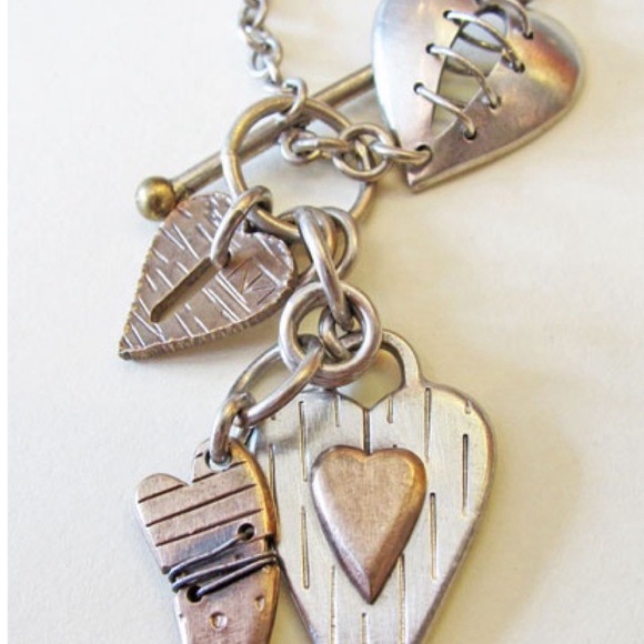 Thomas Mann Elegant Silver Heart Charm necklace